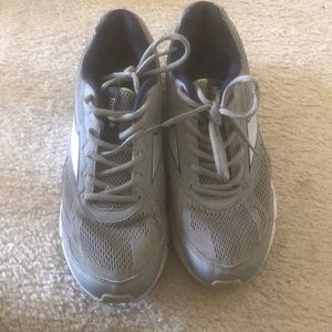 Reebok running shoes, comfortable wear shoes